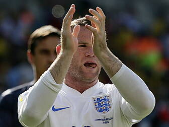 Wayne Rooney pays tribute to t...